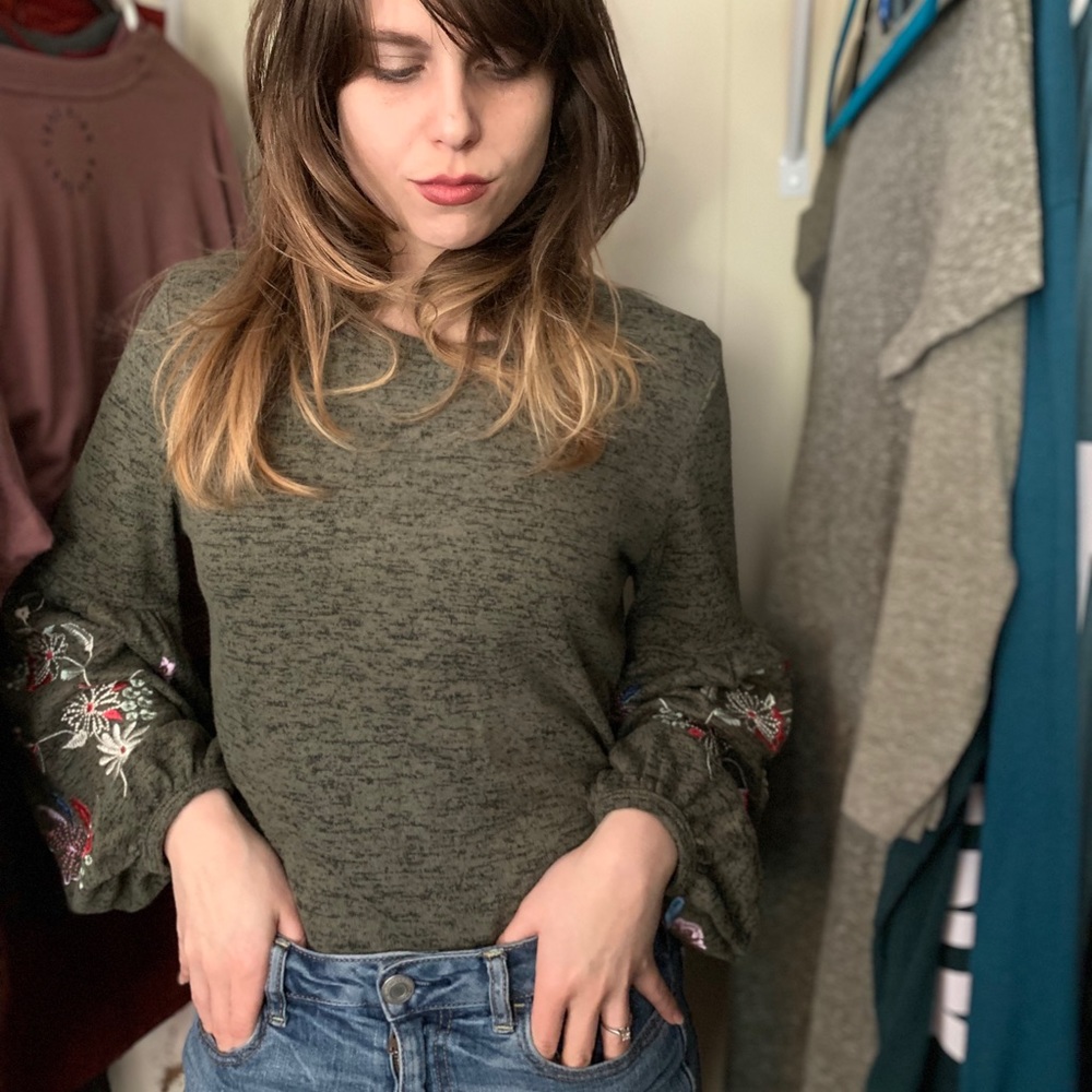 Time Tru Bubble Sleeve Embroidered Green Sweater